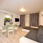 Dracula Adventure Tours Apartment *