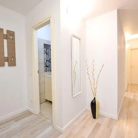 Dracula Adventure Tours * בוקרשט