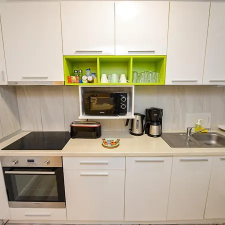 דירה Dracula Adventure Tours *