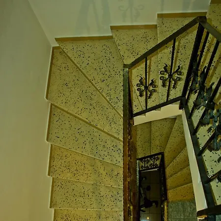 Dracula Adventure Tours Appartement Boekarest