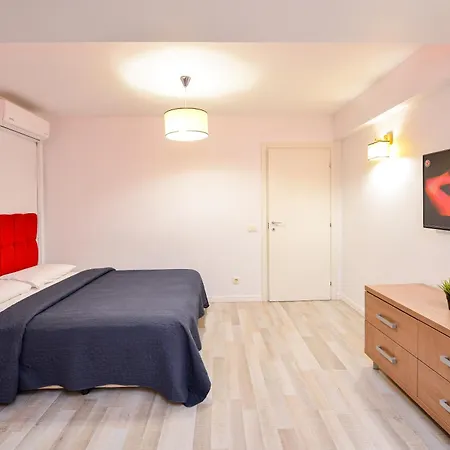 Dracula Adventure Tours * ブカレスト