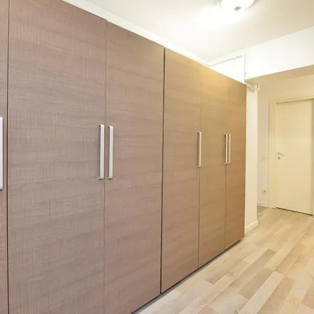 Dracula Adventure Tours ブカレスト